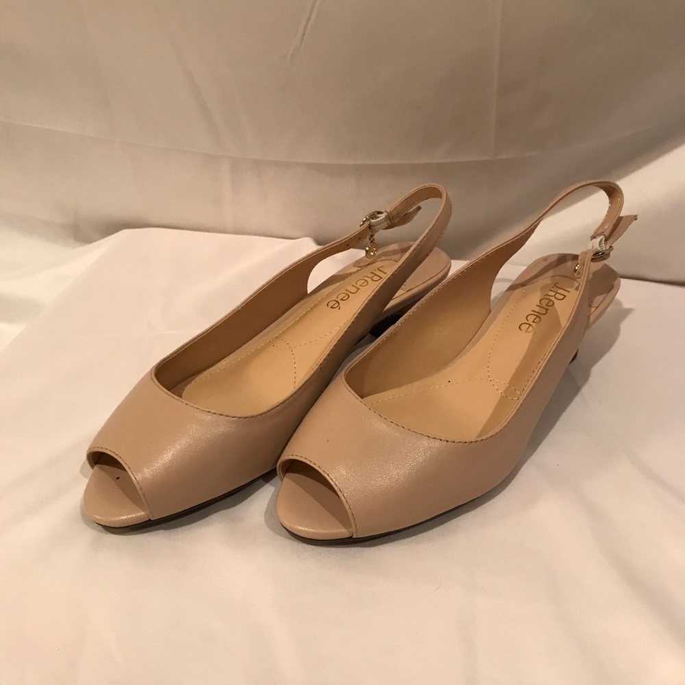 J. Renee 7.5 Wide 7 1/2 Leather Nude Beautiful